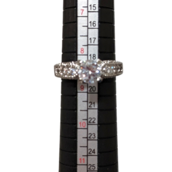 Stunning Faux Diamond Ring - Picture 11 of 12